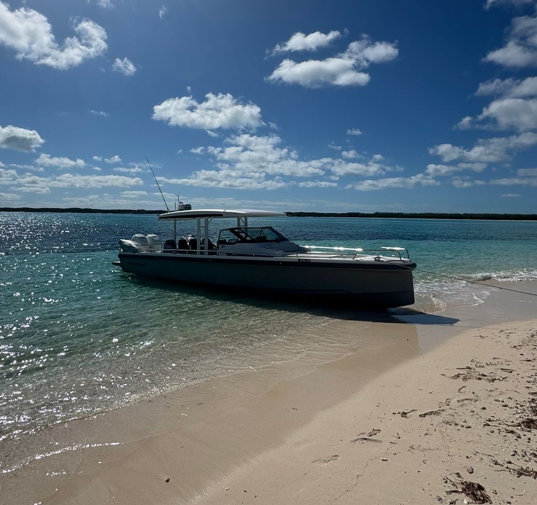 Island Hopper, 37' Axopar